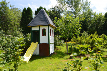 Der Burgturm mit der Rutsche
